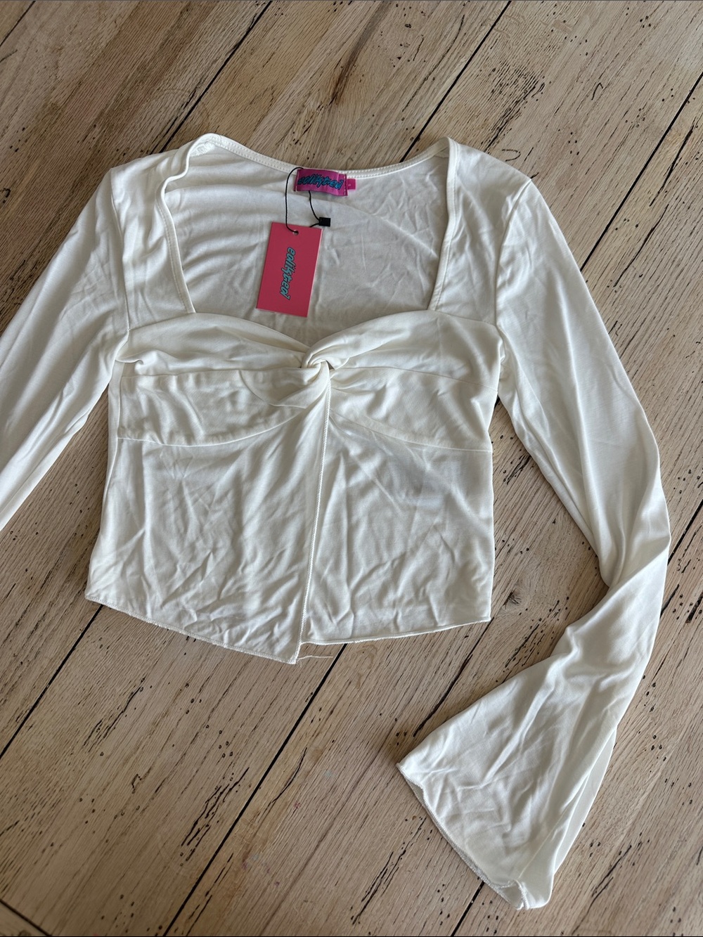 Edikted White Twist-Front Long Sleeve Crop Top